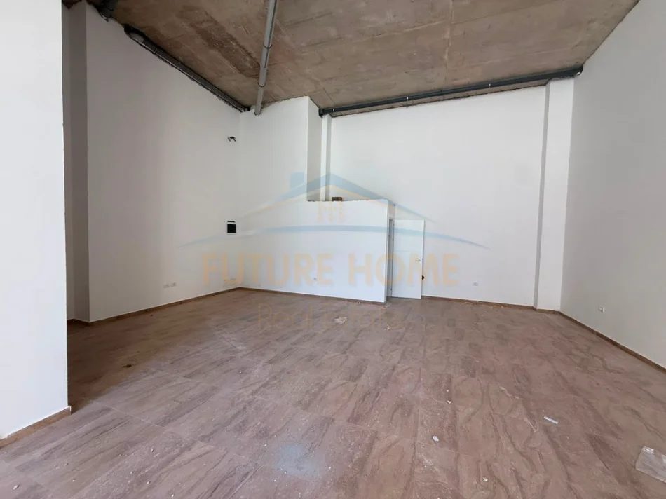 Tirane, shitet ambjent biznesi Kati 0, 74 m² 223.000 € (Fusha Aviacionit)