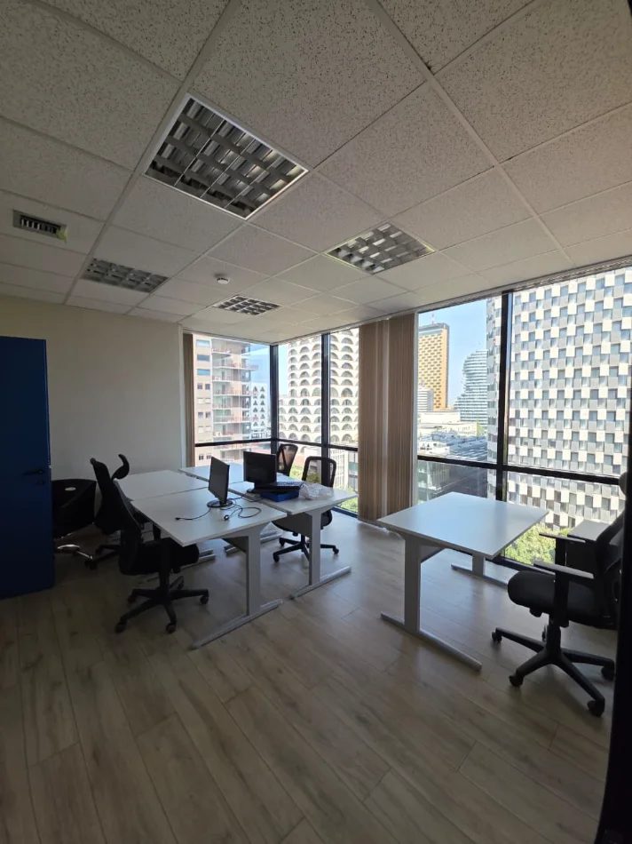 Tirane, jepet me qera zyre Kati 8, 275 m² 5.000 € (PRANE TOPTANIT)