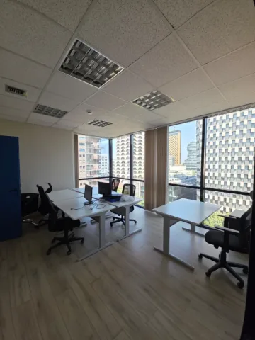 Tirane, jepet me qera zyre Kati 8, 275 m² 5.000 € (PRANE TOPTANIT)