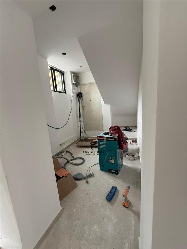SHITET DYQAN 82 M2 XHAMLLIK 400.000 EURO