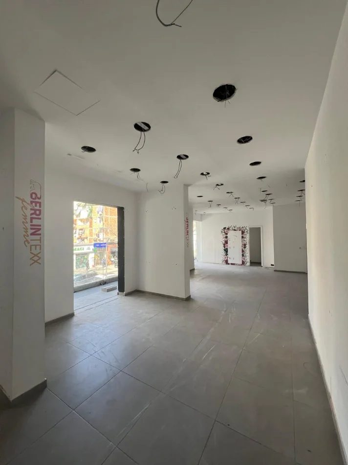 Tirane, jepet me qera ambjent biznesi Kati 2, 306 m² 6.000 € (SHESHI WILLSON)