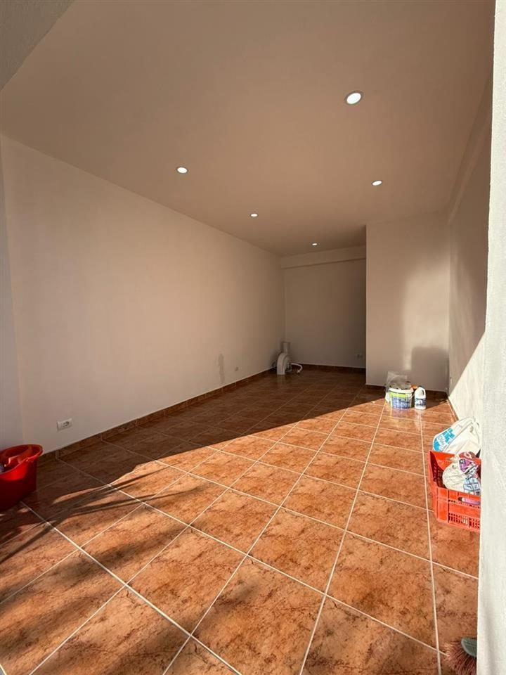 0682064333 JEPET AMBIENT TEK RRUGA E PORTIT NE DURRES !