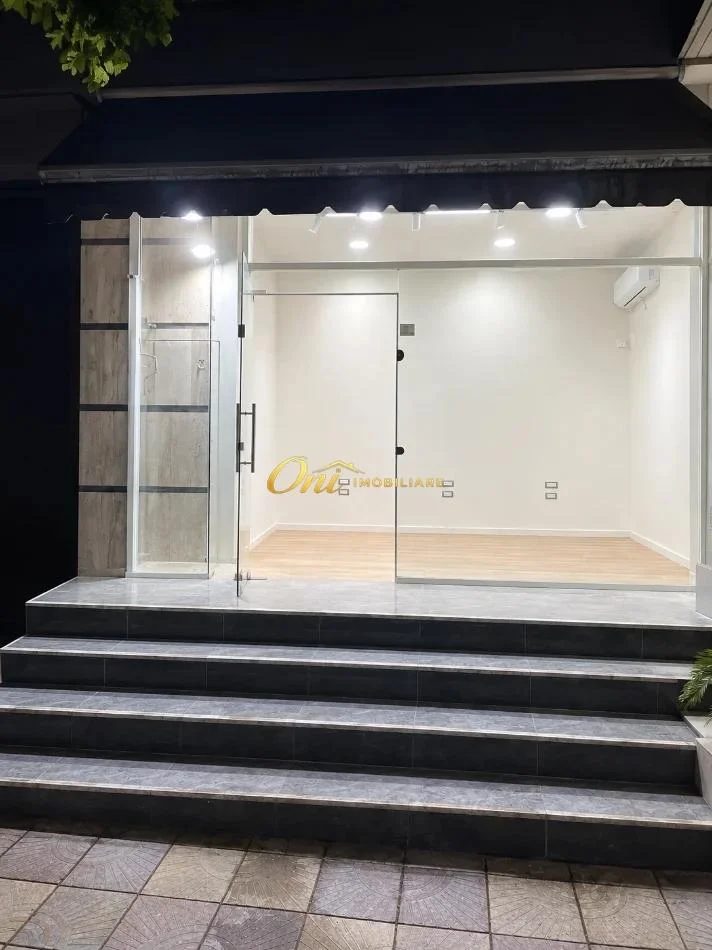 Tirane, jepet me qera dyqan Kati 0, 24 m² 650 € (RRUGA E BARRIKADAVE)