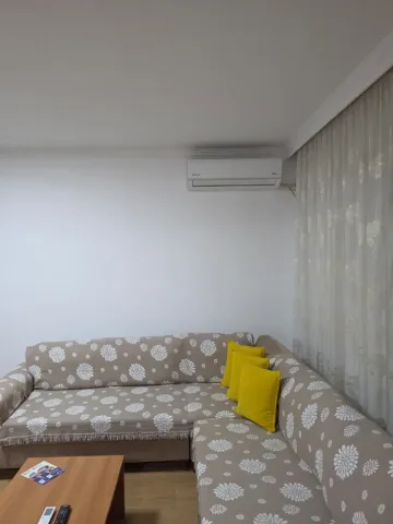 Tirane, jepet me qera Vile 2+1+Ballkon Kati 3, 105 m² 700 € (Rruga Kongresi i Manastirit)