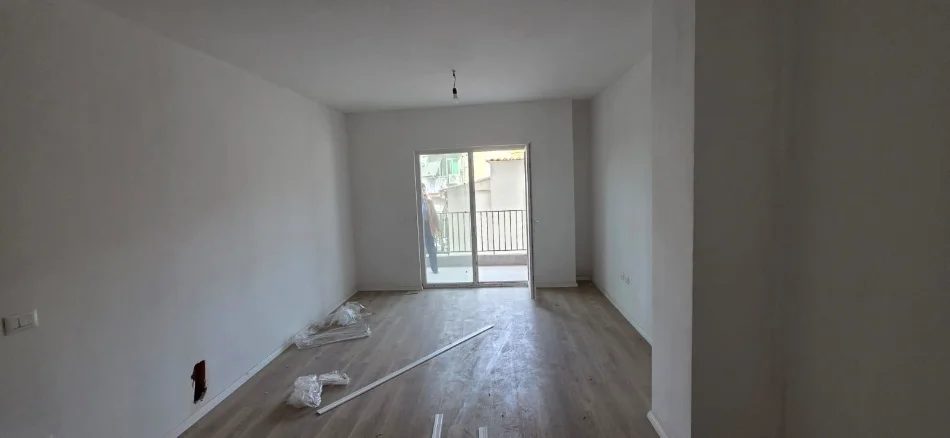 Tirane, shitet apartament 1+1 Kati 1, 71 m² 135.000 € (LAPRAKE)