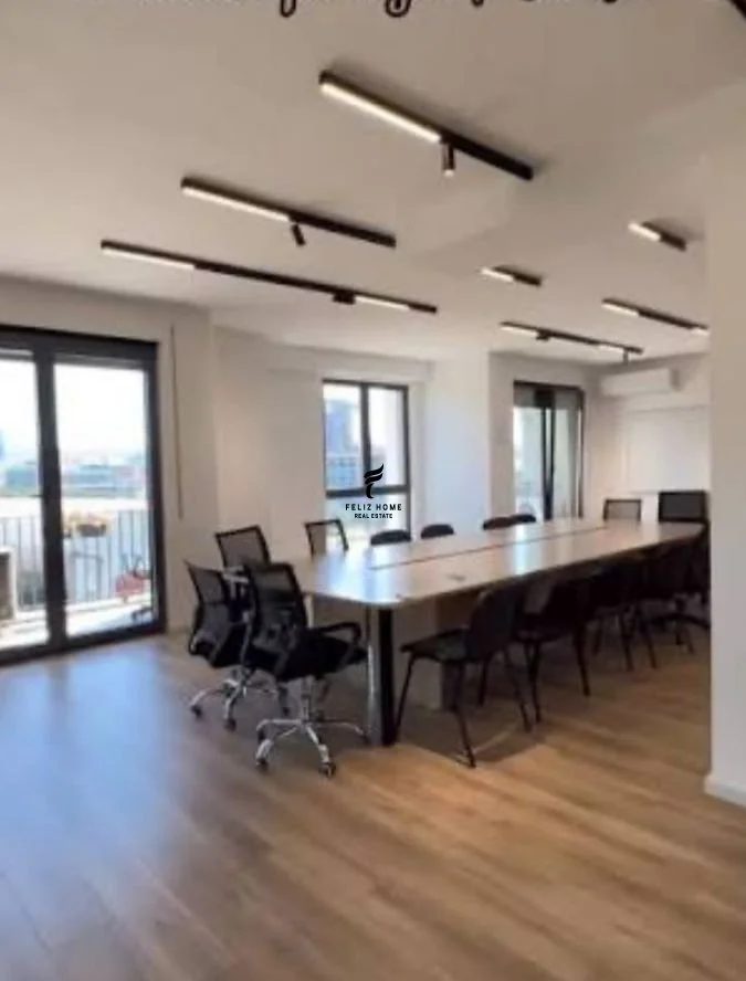Tirane, jepet me qera zyre Kati 2, 100 m² 1.200 € (KOMUNA E PARISIT)