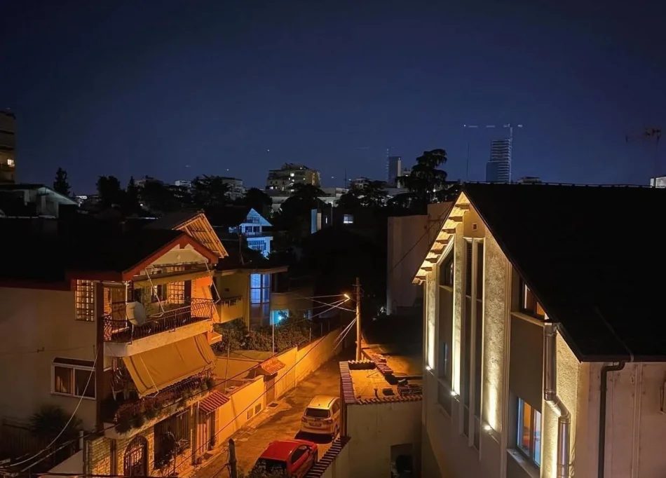 Tirane, jepet me qera apartament 2+1 Kati 4, 100 m² 800 € (Rruga e Kavajes)