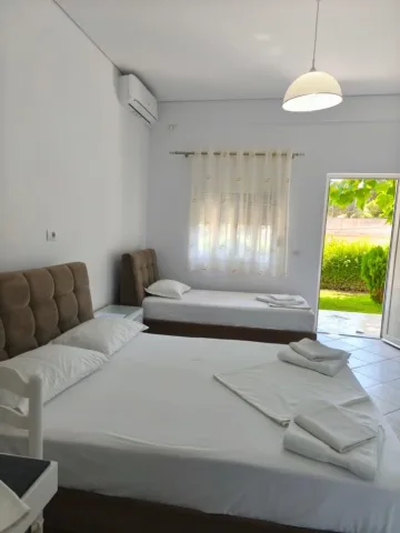 Sarande, dhome ne plazh