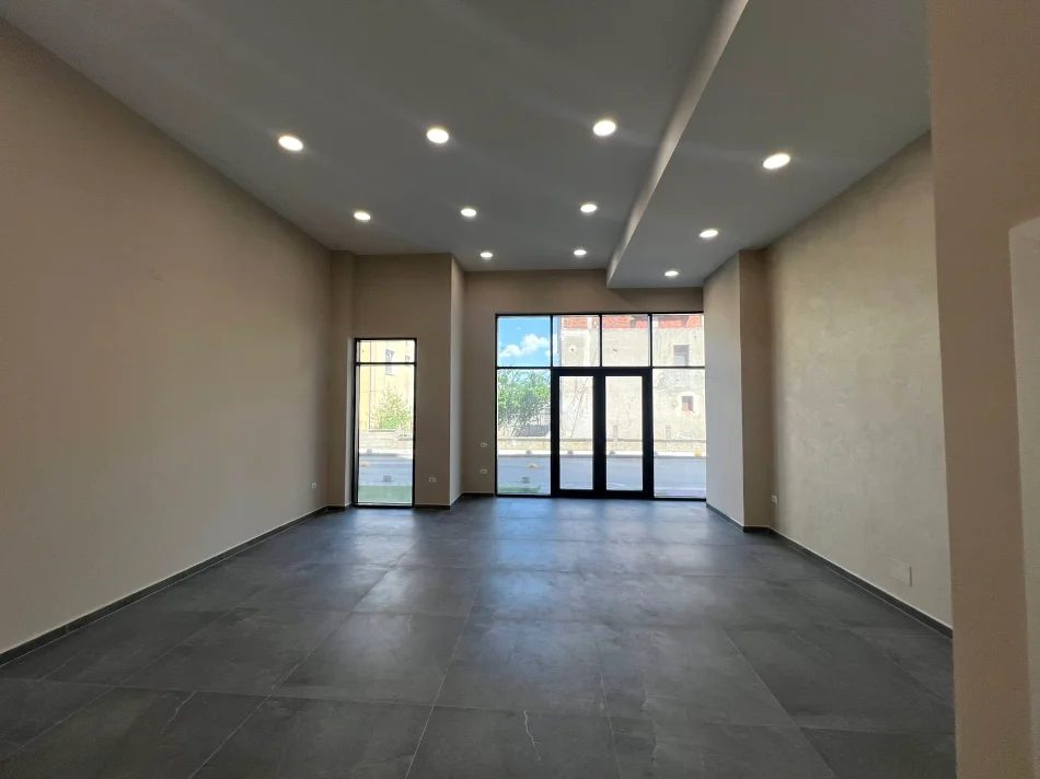 Shiten ambjente biznesi ne ASTIR, VILA L2 me 3000 €/m²