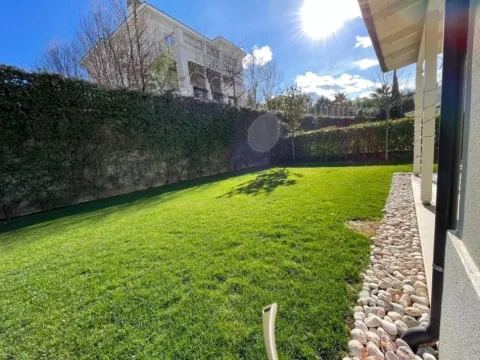 Tirane, jepet me qera Vile 3 Katshe Kati 3, 660 m² 4.800 € (ROLLING HILLS)