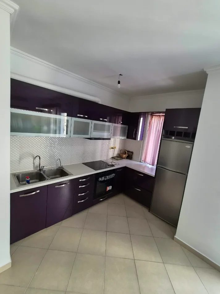 Tirane, Jepet me Qera Apartament 2+1+Depo+ Ballkon,Mobiluar,kati 5, Ashensor,Çmimi 500 Euro, në Astir, Tiranë.