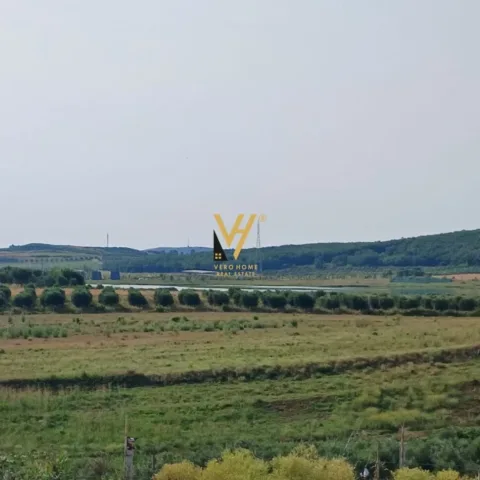 Elbasan, shitet toke bujqesore , 7.650 m² 115.000 € (BELSH)