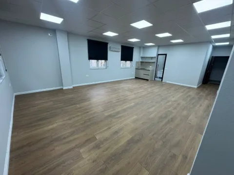 Tirane, jepet me qera Kati 1, 70 m² 750 €