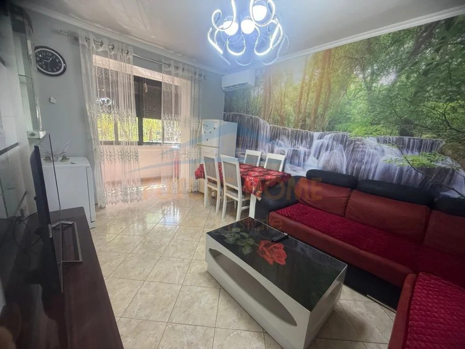 Tirane, jepet me qera apartament 2+1+Ballkon Kati 2, 50 m² 500 € (Mine Peza, Tiranë)