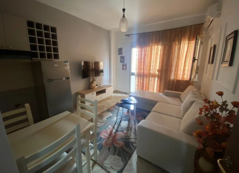 Tirane, jepet me qera apartament 1+1 Kati 3, 65 m² 600 € (Komuna e Parisit)