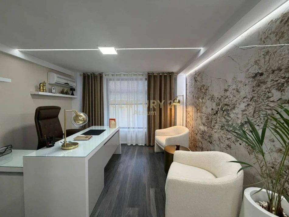 Tirane, jepet me qera zyre Kati 1, 40 m² 600 € (ISH BLLOK)