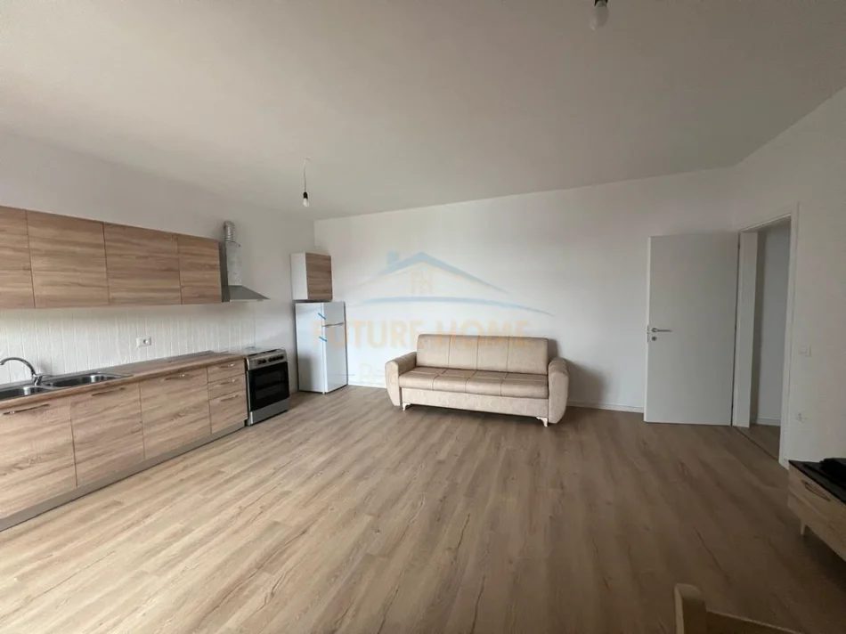 Tirane, jepet me qera apartament 1+1 Kati 4, 80 m² 550 € (Bulevardi i Ri)