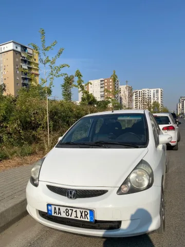 Tirane, shes makine Honda Jazz 1.3 Benzin+Gaz, e bardhë automatik Kondicioner 298.700 km 3.300 €