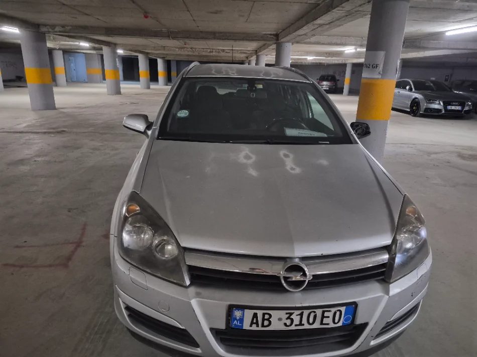 Tirane, shitet makine me portobagazh Opel Nafte, gri metalizato manuale Kondicioner 170.001 km 1.800 €
