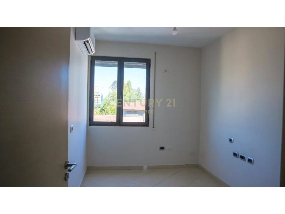 Tirane, jepet me qera ambjent biznesi Kati 3, 112 m² 1.300 € (stadiumi dinamo)