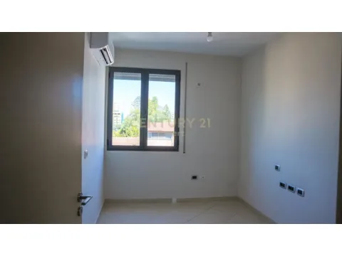 Tirane, jepet me qera ambjent biznesi Kati 3, 112 m² 1.300 € (stadiumi dinamo)