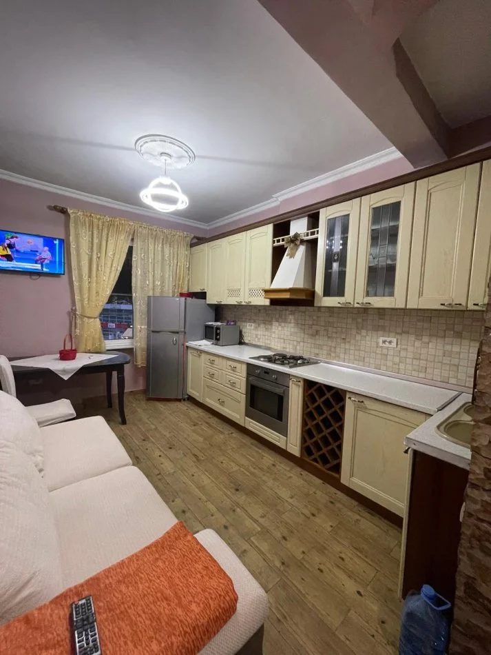 Tirane, jepet me qera apartament 2+1 Kati 3, 74 m² 600 € (RRUGA E DURRESIT)