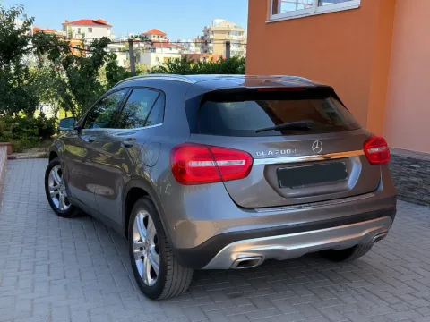 Tirane, shes makine Mercedes Benz, GLA 200d Nafte, gri metalizato automatik Klima 164.180 km 11.000 €
