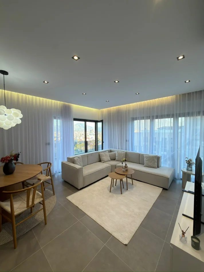 Tirane, jepet me qera apartament 3+1+Ballkon Kati 4, 142 m² 1.700 € (Kodra e Diellit 2)