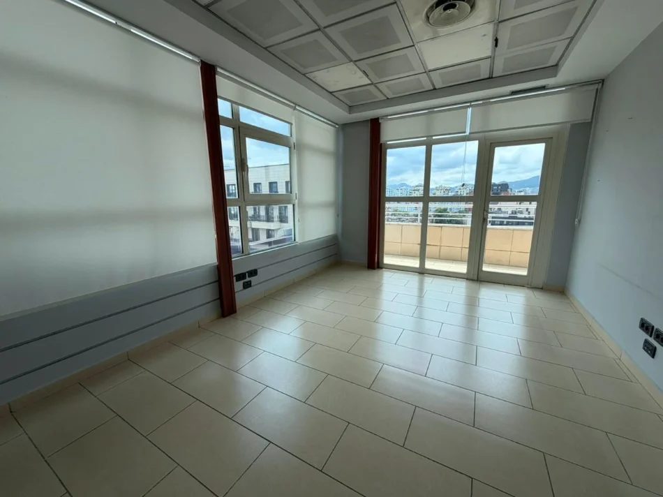 Tirane, jepet me qera zyre Kati 9, 450 m² 6.000 € (RRUGA E KAVAJES)