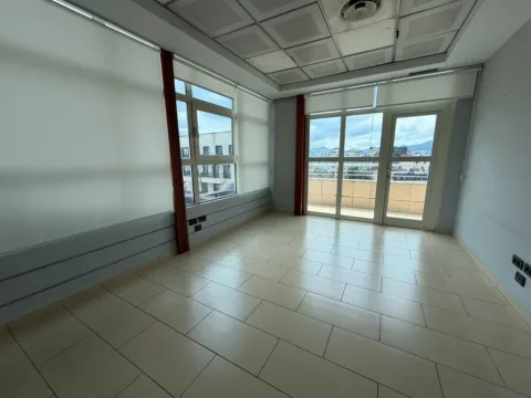 Tirane, jepet me qera zyre Kati 9, 450 m² 6.000 € (RRUGA E KAVAJES)