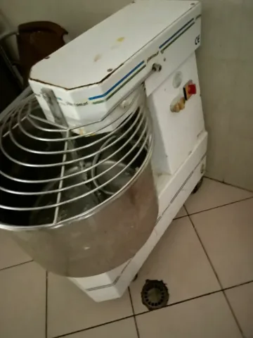 Tirane, oferte Shes Paisje Picerie dhe Restoranti Profesionale 150 €