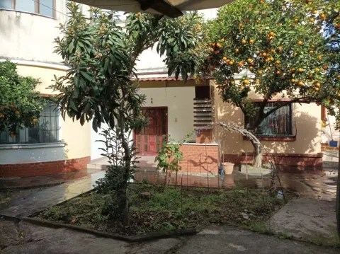 Tirane, jepet me qera shtepi private, 2+1, 120 m2+kat nentoke 30 m2+oborr, 40 000 lek