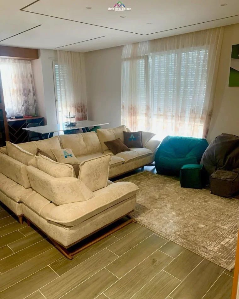 Tirane, jepet me qera apartament 3+1 Kati 9, 120 m² 1.000 € (rruga e dibres )