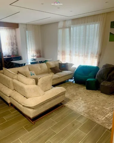 Tirane, jepet me qera apartament 3+1 Kati 9, 120 m² 1.000 € (rruga e dibres )