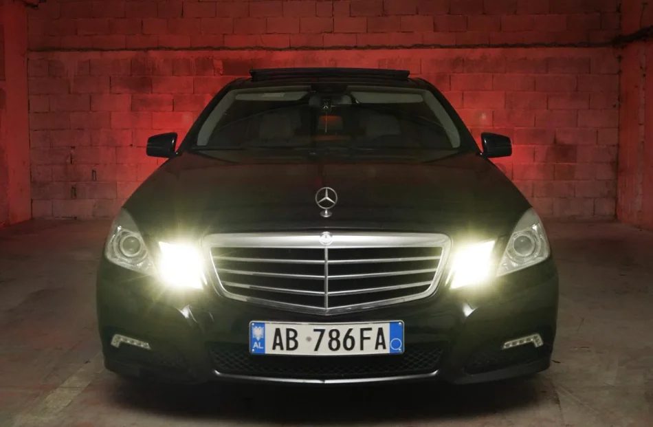 Tirane, shitet makine Mercedes benz Nafte, automatik Kondicioner 250.000 km 8.500 €