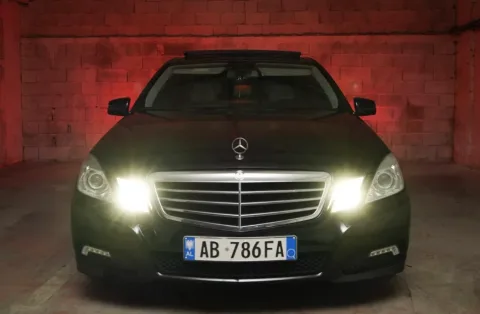 Tirane, shitet makine Mercedes benz Nafte, automatik Kondicioner 250.000 km 8.500 €