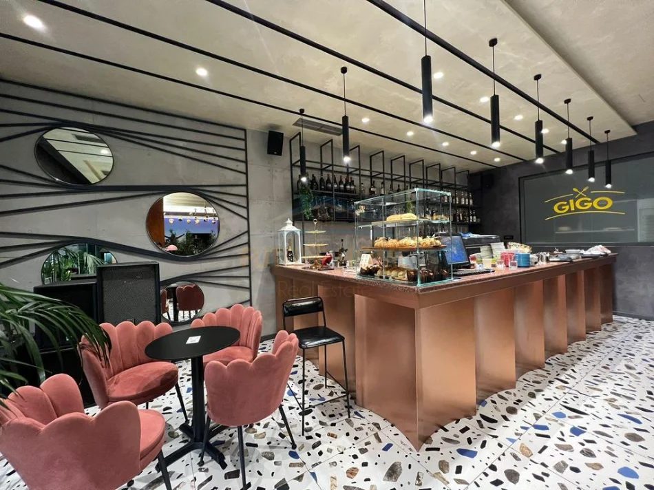 Tirane, jepet me qera ambjent biznesi Kati 0, 205 m² 2.500 €