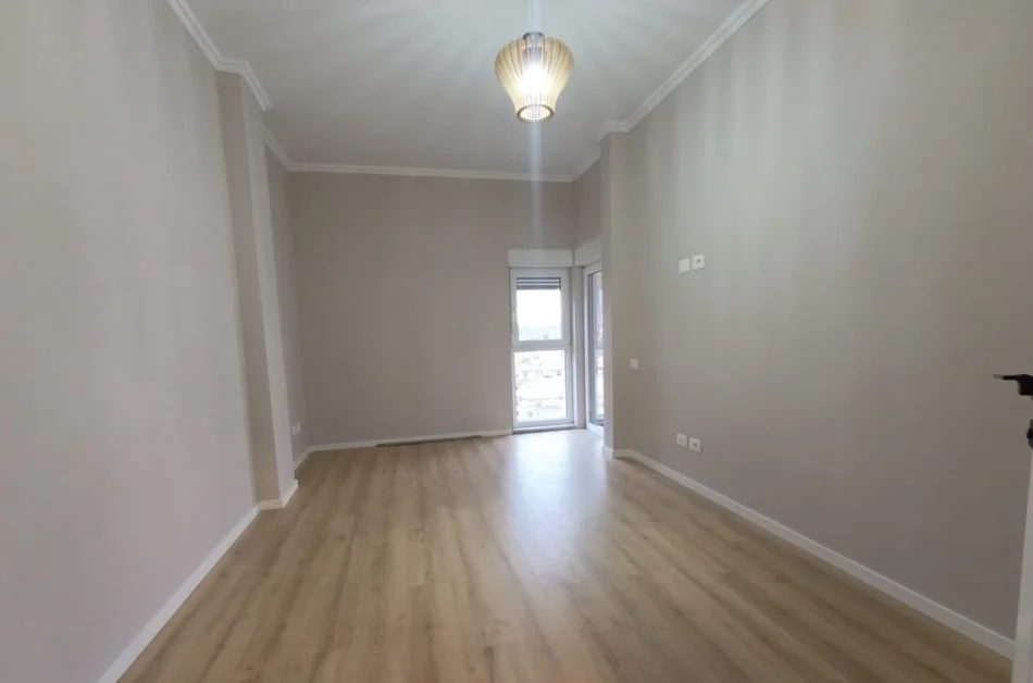 Tirane, shitet apartament 2+1 Kati 7, 187000 € (Xhamlliku)