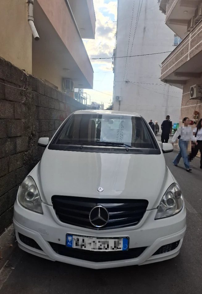 Tirane, shes makine Benz Bclas w245 2011 automat Nafte, e bardhë automatik Kondicioner 131.000 km 4.350 €