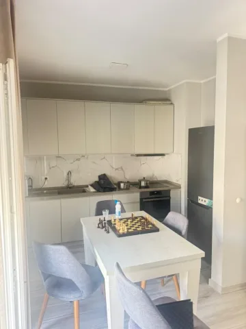 Tirane, jepet me qera apartament 1+1 Kati 4, 60 m² 600 € (Rruga 5 Maji)