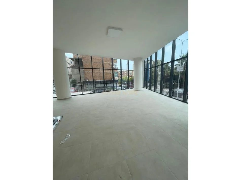 Tirane, shitet ambjent biznesi Kati 0, 154 m² 735.000 € (Rruga Mine Peza)