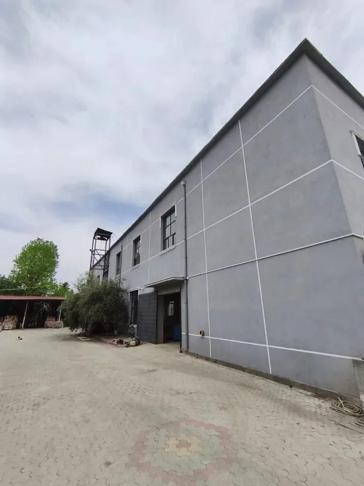 Tirane, jepet me qera magazine Kati 0, 1.100 m² 2.340 € (YZBERISHT)