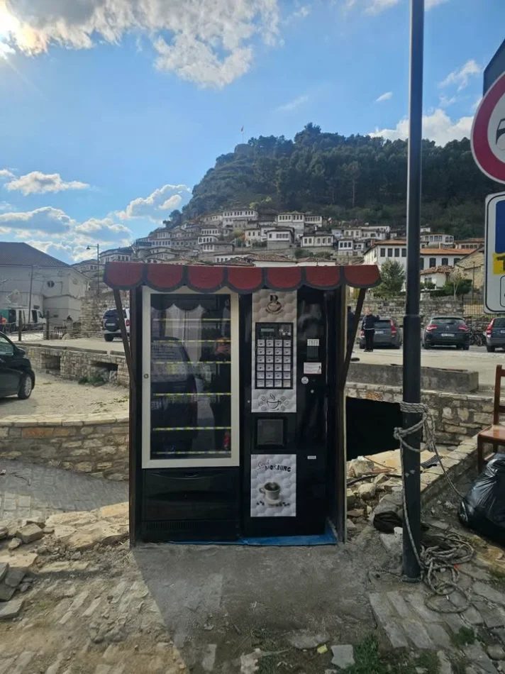 Shqiperi, shes Frigorifer Shiten makinëta automatike Në gjendje shumë të mirë, 069 238 7400