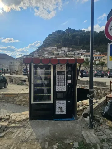 Shqiperi, shes Frigorifer Shiten makinëta automatike Në gjendje shumë të mirë, 069 238 7400