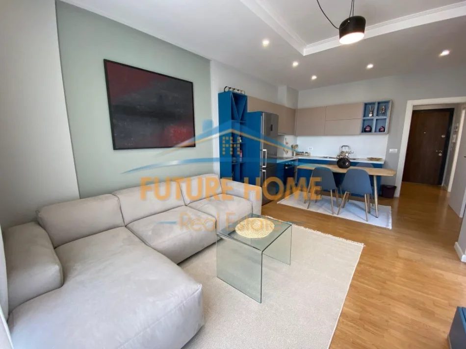 Tirane, jepet me qera apartament 1+1+Ballkon Kati 4, 65 m² 700 € (21 Dhjetori)