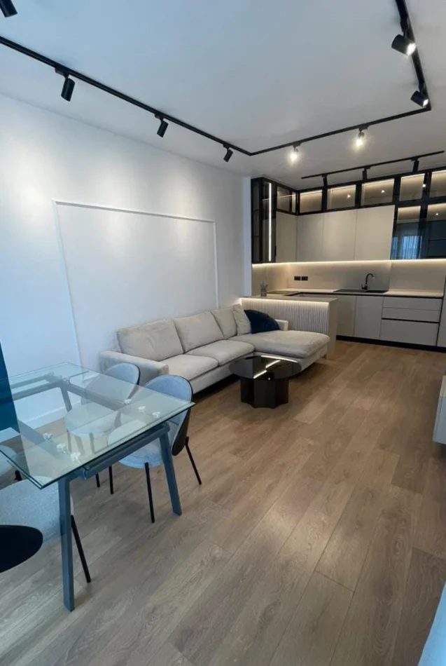 Tirane, jepet me qera apartament 1+1 Kati 4, 70 m² 800 € (Porcelani)