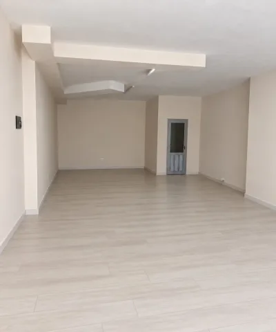 Tirane, shitet ambjent biznesi Kati 1, 70 m² 190.000 € (Kthesa Kamzës)