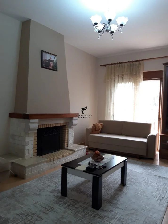 Tirane, jepet me qera Vile 3 Katshe Kati 4, 700 m² 5.000 € (LIQENI ARTFICIAL)