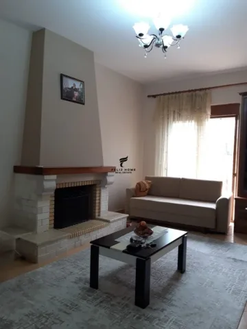 Tirane, jepet me qera Vile 3 Katshe Kati 4, 700 m² 5.000 € (LIQENI ARTFICIAL)