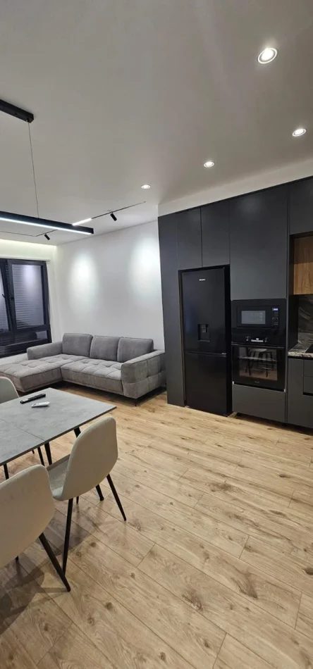Tirane, jepet me qera apartament 2+1 Kati 5, 100 m² 600 € (Rruga 5 Maji)